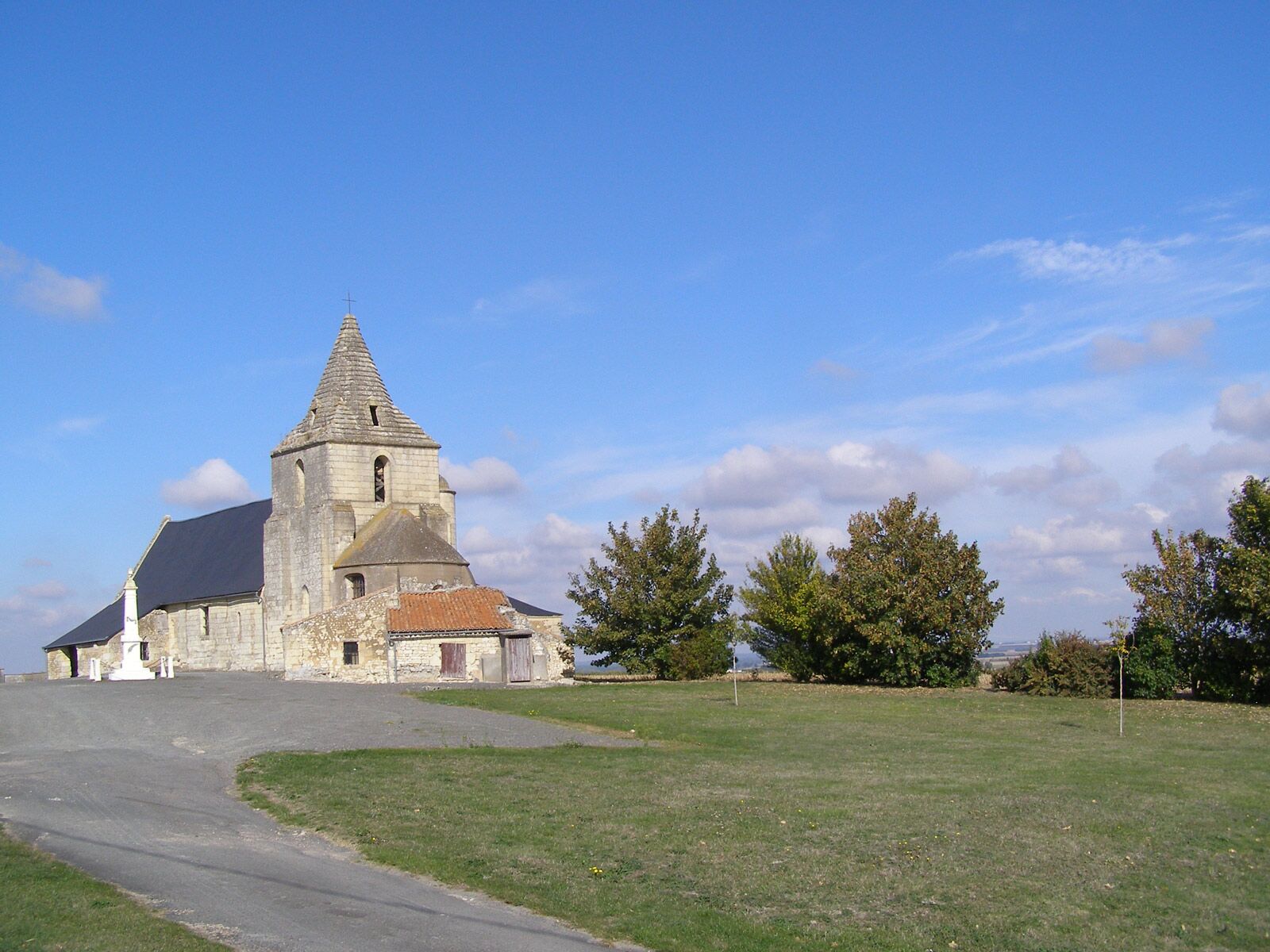 St Léger de Montbrun